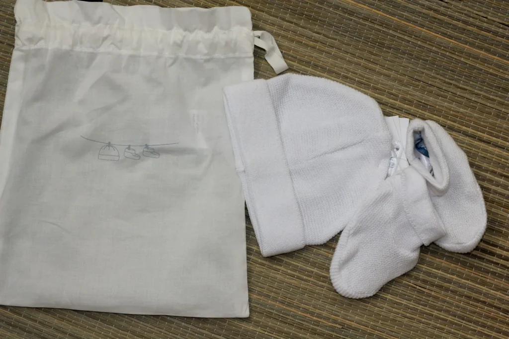 Kit gorro e botinhas — Arco-Íris & Borboletas